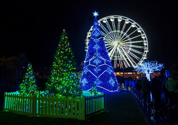 1nt: 3* London stay & Christmas Lights by Night: £218 for two