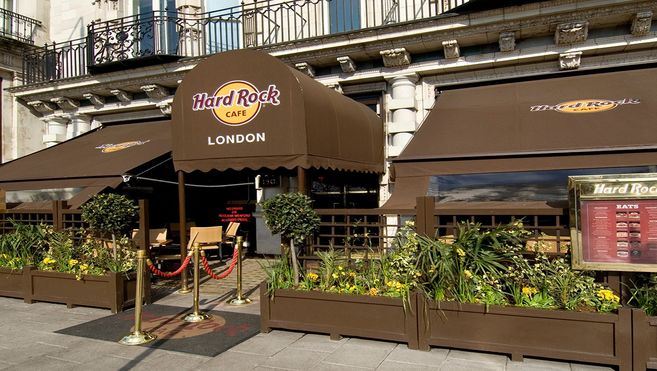 1nt: 3* London stay, breakfast & Hard Rock Cafe Dining: £158 for two