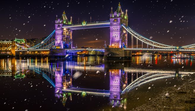 2nt: 3* London stay, breakfast & Christmas Lights by Night:: £358 for two
